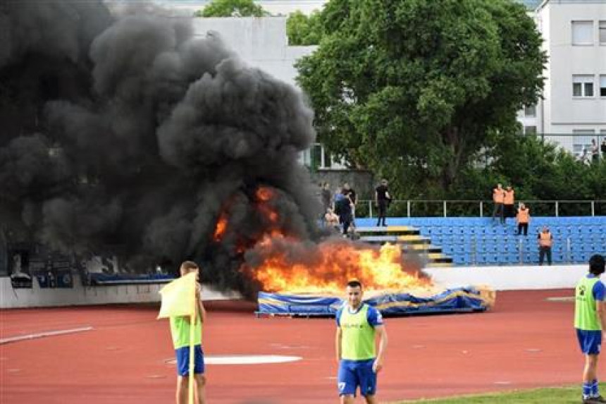 Navijači Širokog izazvali požar na stadionu Police