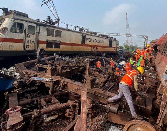 Sudar vozova, skoro 300 mrtvih, povrijeđeno 1.000