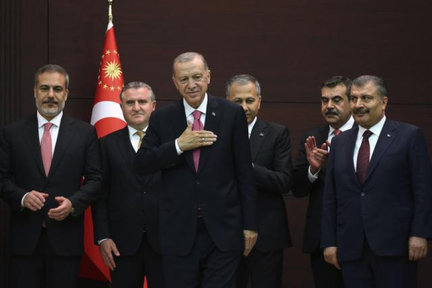 Erdogan predložio novu vladu, nema Čavušoglua