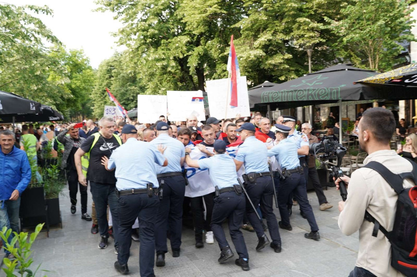 Gradonačelnik Bijeljine pita policiju: Da li se diže ruka na narod?! (VIDEO)