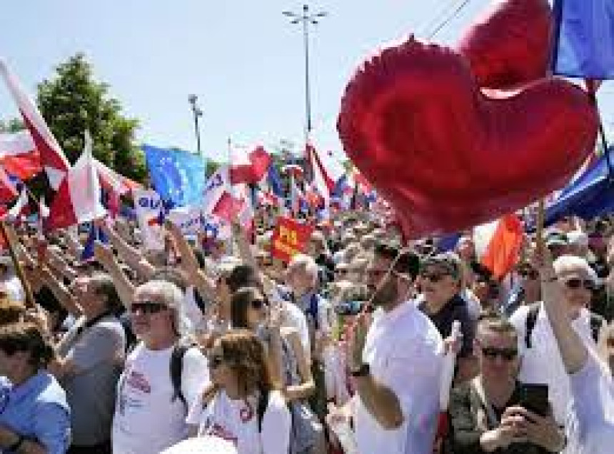 Varšava: Nekoliko stotina hiljada ljudi na protestu