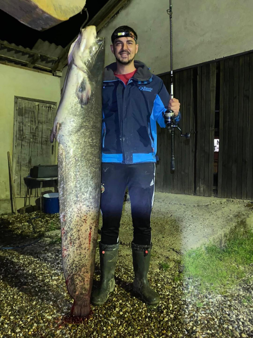 Србачки риболовац упецао капиталца на необичан начин