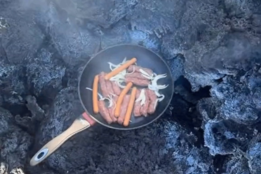 Balkanci roštiljali ispod vulkana dok izbacuje lavu! (VIDEO)