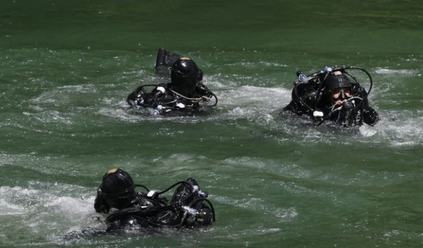Horor u Skadru: Majka se sa troje djece bacila u rijeku