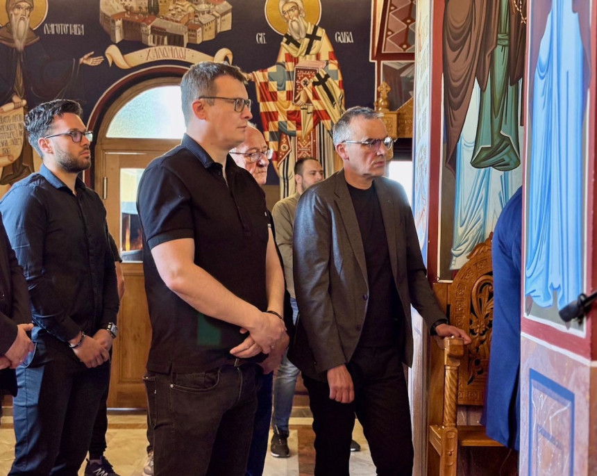 На помену страдалим војницима нико од министара?