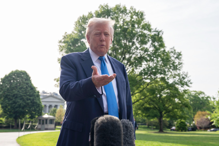 Трамп о АИ слици на којој је приказан као папа: То је била шала