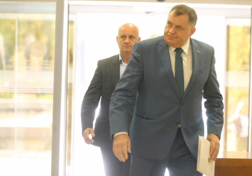 Ko je sada izdajnik?! U strahu od gubitka vlasti Dodik moli bošnjačke stranke za sastanak