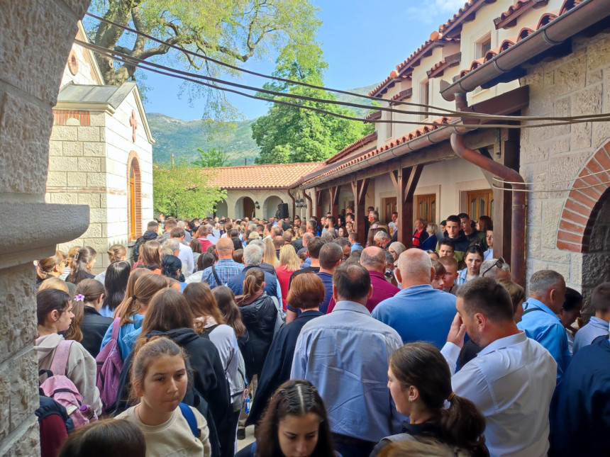 Велики број вјерника у Мркоњићима код Требиња