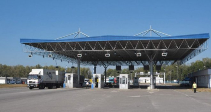 Гранична полиција на прелазу Рача зауставила Додикову колону
