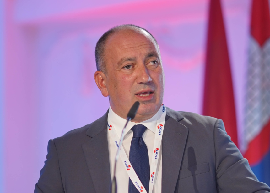 Crnadak uoči glasanja u NSRS: ‘Đavola Dodik voli srpski narod’
