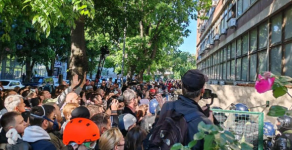 Studenti u blokadi i opozicija blokirali sud u Novom Sadu