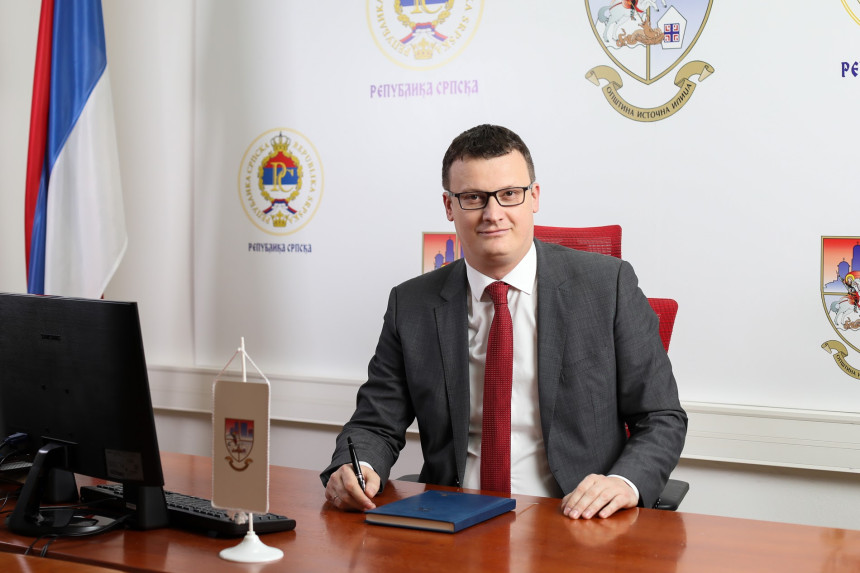Да ли је Шмит високи представник знају Додик и Стевандић