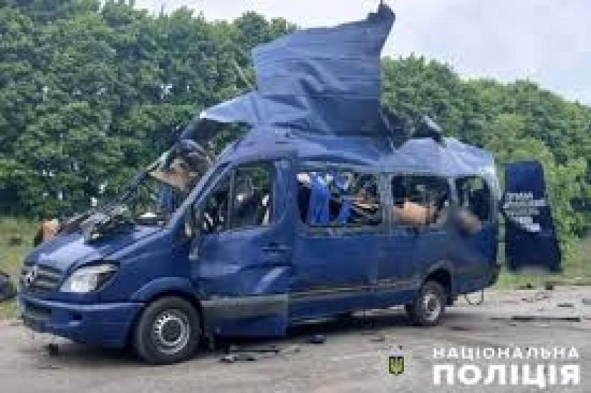Pogođen autobus u Ukrajini, devet mrtvih