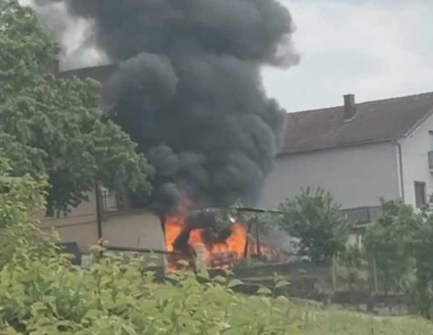 Drama kod Novog Sada: Vatra zamalo zapalila i kuću