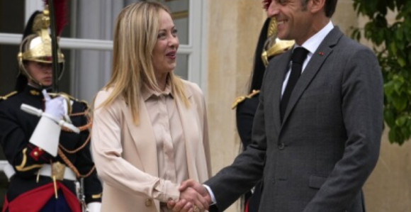 Senator pozvao Meloni i Makrona da se ''potuku''