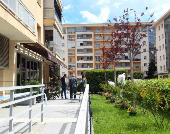Pripadnik kavačkog klana ranjen ispred kafića u Podgorici