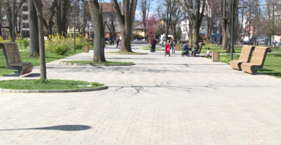 Oblačno sa kišom, poslije podne razvedravanje