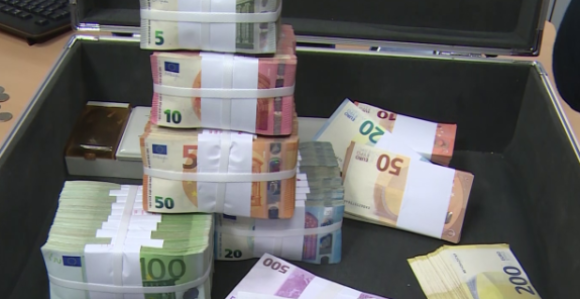 Имају новац, спремни су да улажу, али недостаје повјерење