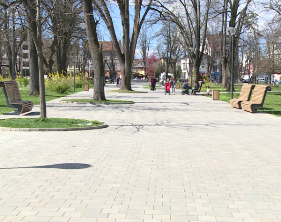 Oblačno sa kišom, poslije podne razvedravanje