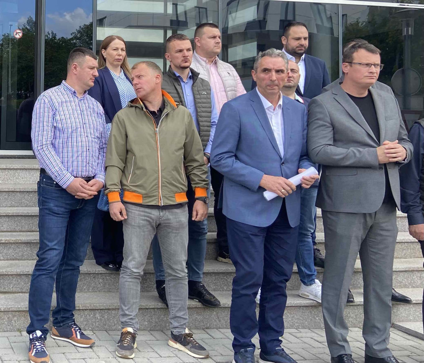 Zbog trzavica unutar SNSD-a prošao zakonski rok za formiranje gradske skupštine