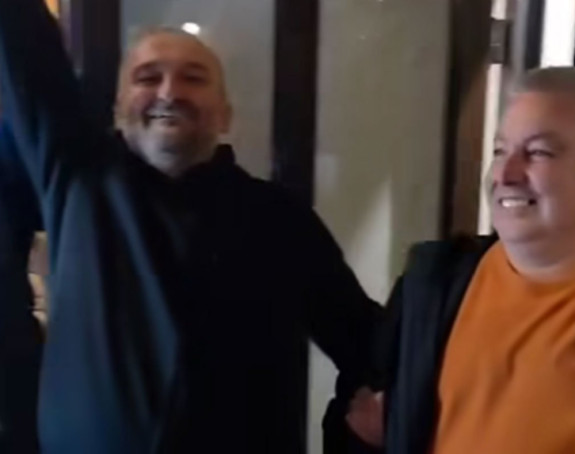 Кумови побиједили на изборима, славили без панталона (ВИДЕО)