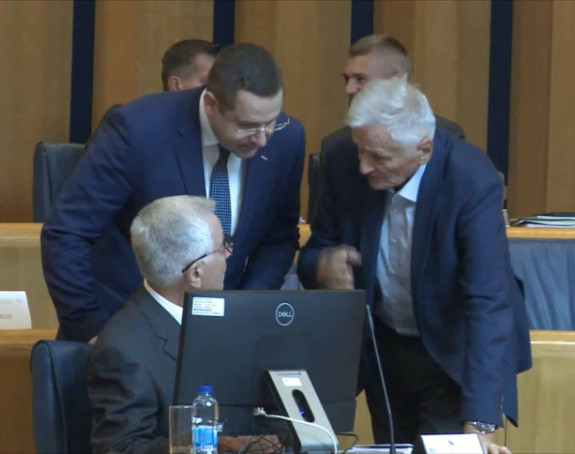 Нема смјене Шпирића, Амиџића и Кошарца, СНСД срушио кворум