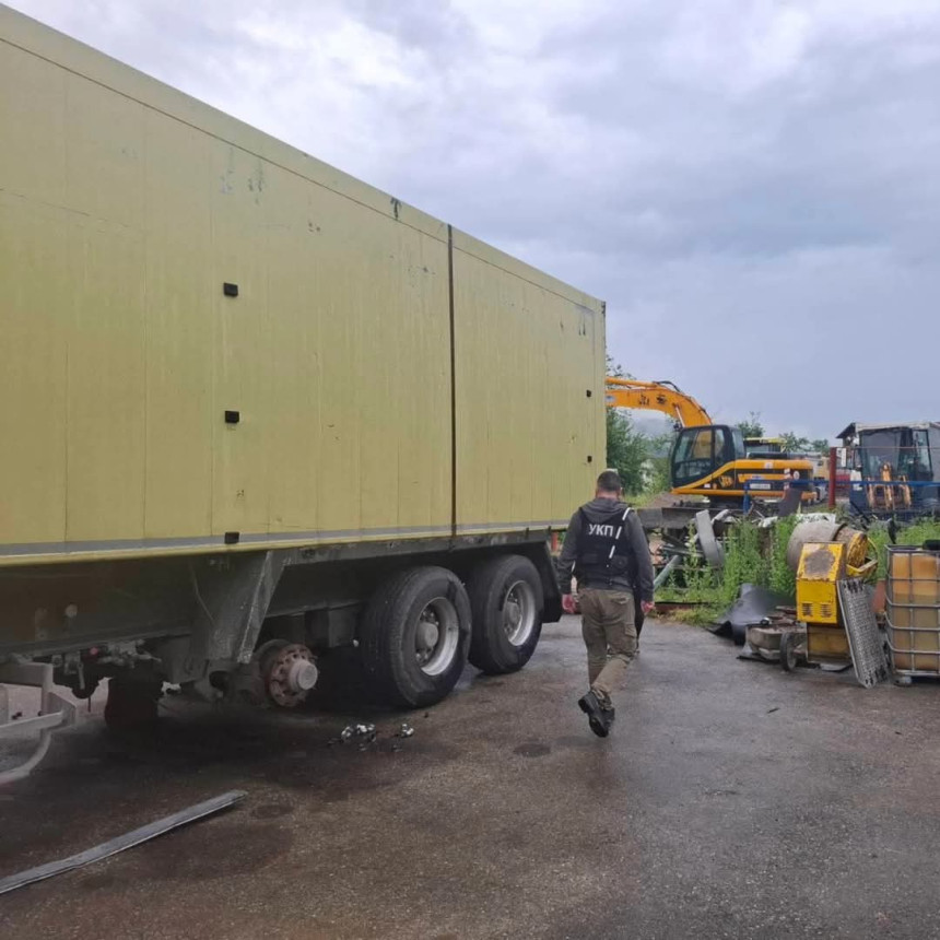 Претреси у Приједору: Ухапшена три лица, за једним се трага