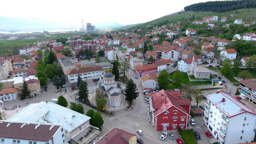 Napadnut nastavnik iz Gacka: Roditelj ga uhvatio za vrat