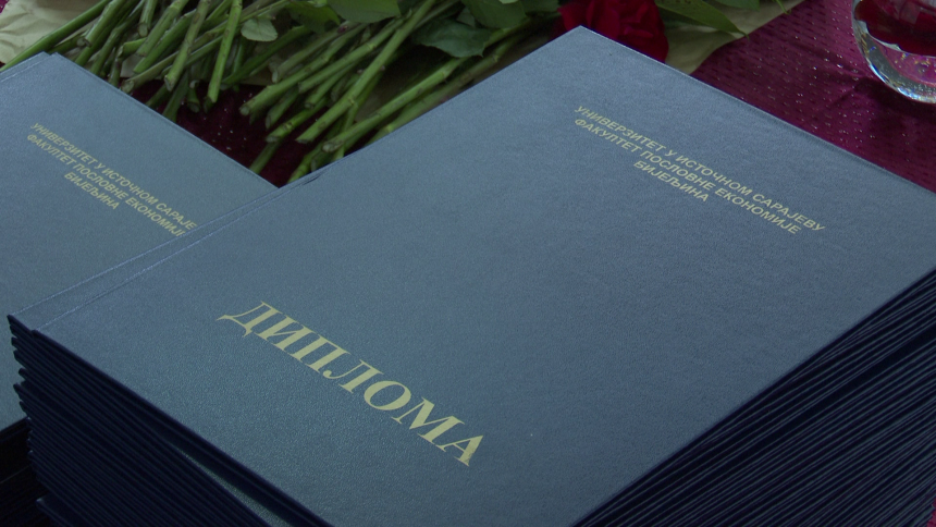 Завирите у дипломе политичара...Правници, професори...