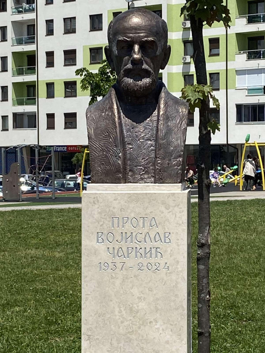 Bista mali znak zahvalnosti za protu Voju Čarkića