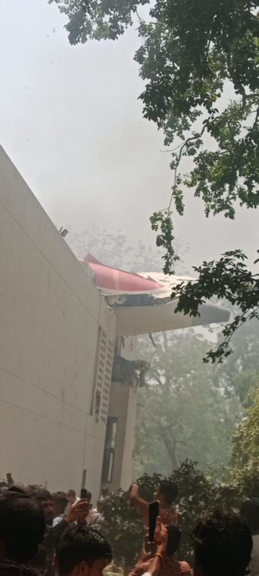 Objavljene strašne fotografije aviona sa mjesta nesreće