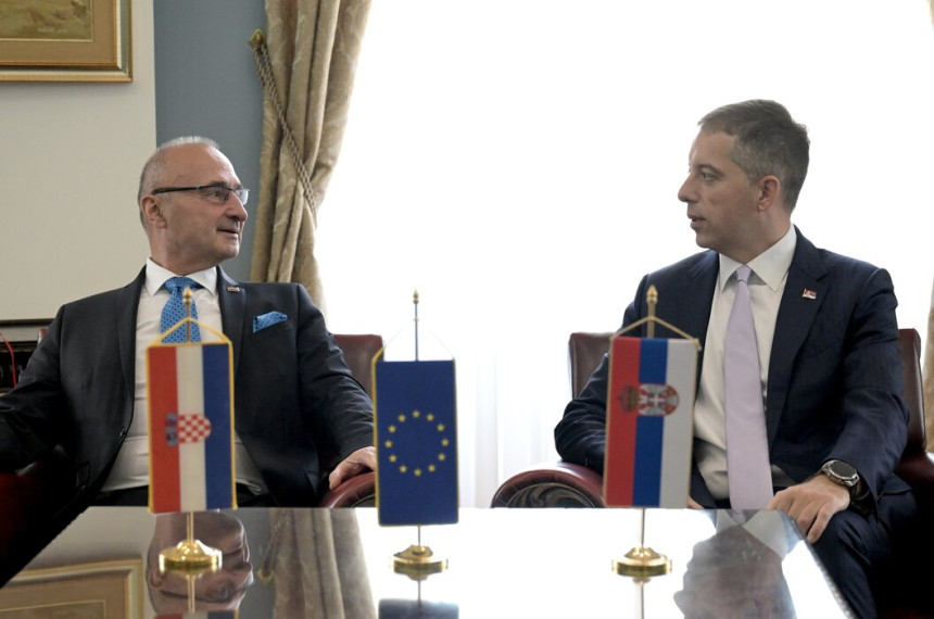Шефови дипломатија Србије и Хрватске разговарали и о БиХ