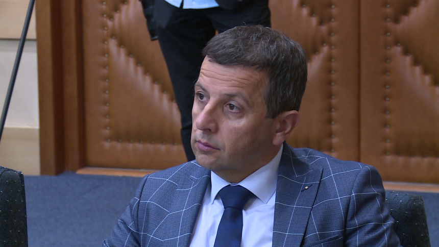 Након бјежаније и дебакла Човић видио снагу опозиције
