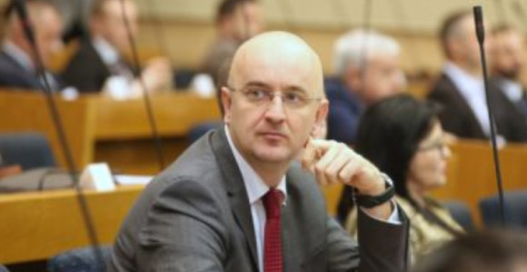 Мазалице, ко те назвао да експресно одустанеш од закона?