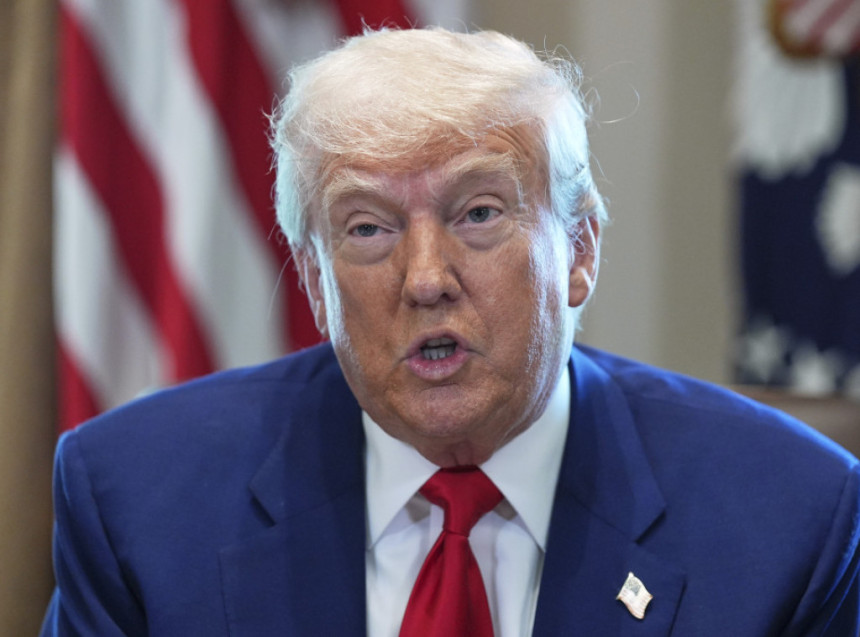 Трамп потписао наредбу о укидању санкција Сирији