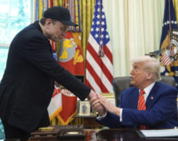 Трамп разматра депортацију Маска због критике закона