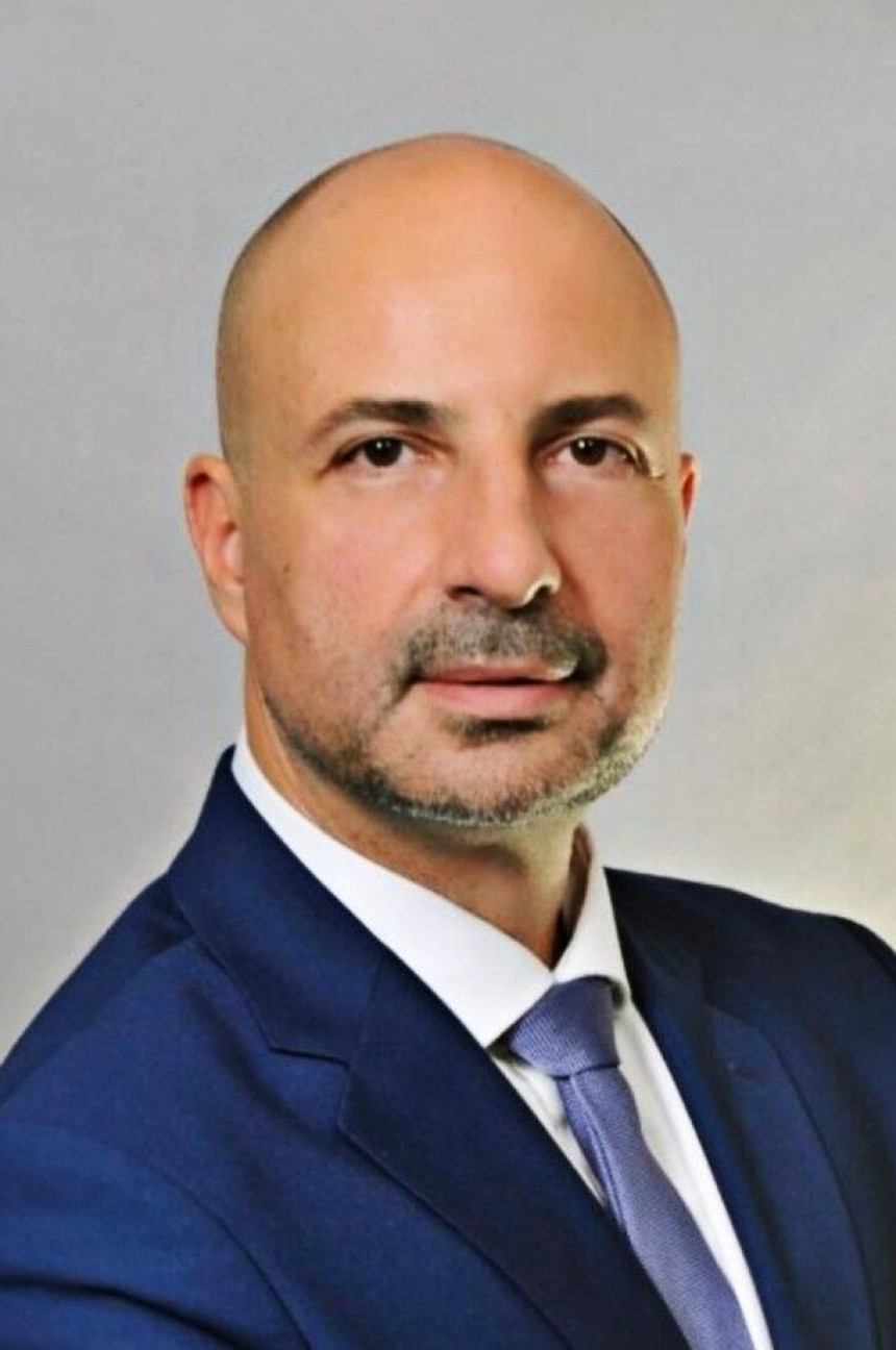 Ispod automobila tužioca pronađen uređaj za praćenje