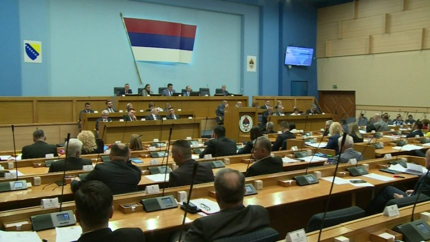 Stevandić i Dodik skupštinu pretvorili u cirkus i vašarište