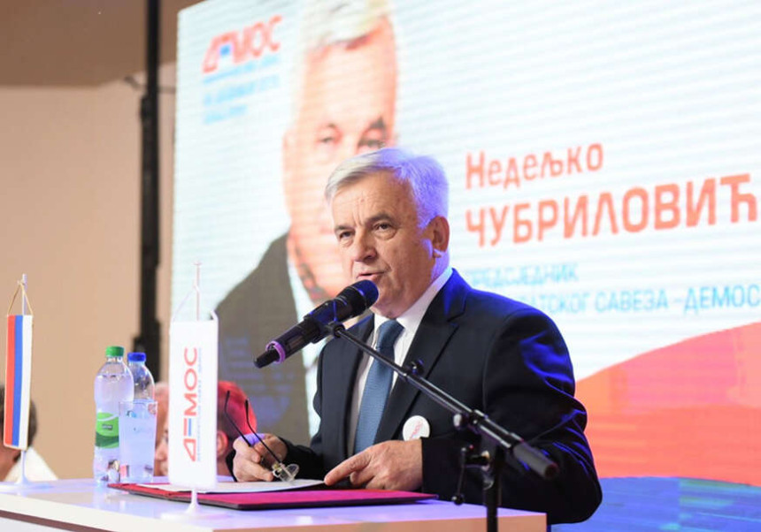 Посланици напуштају ДЕМОС, слиједе смјене и директора