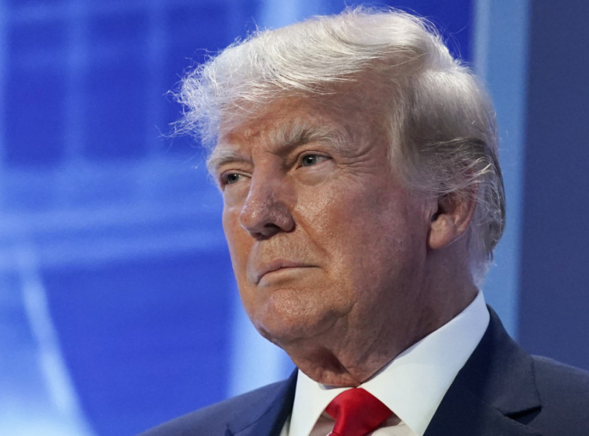 Доналд Трамп послао писма о царинама за седам земаља