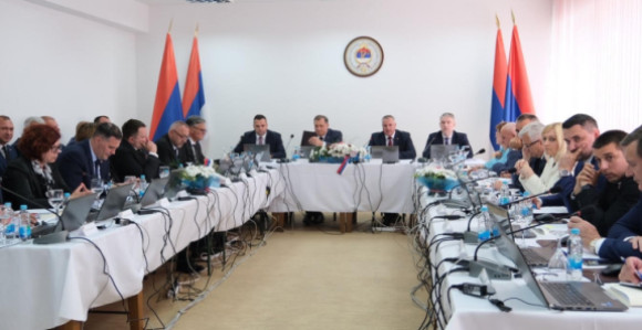 Institucije pune savjetnika koje narod plaća a ne zna ko su