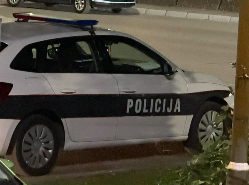 Stravična nesreća u Lukavcu: Automobil udario tri pješaka