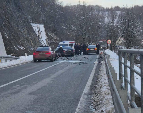 Повријеђена три полицајца из пратње премијера Спајића