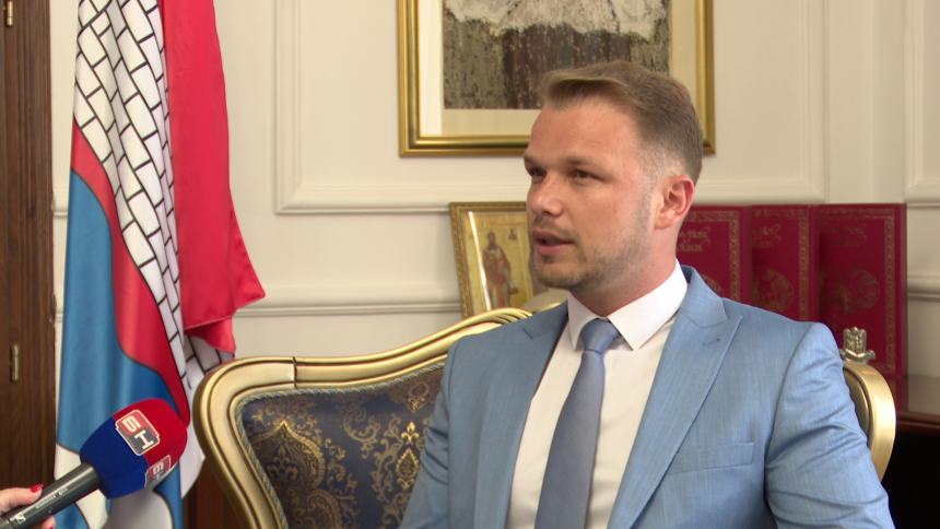 Човићево сликање са Томпсоном је величање усташтва - зашто ћути СНСД?