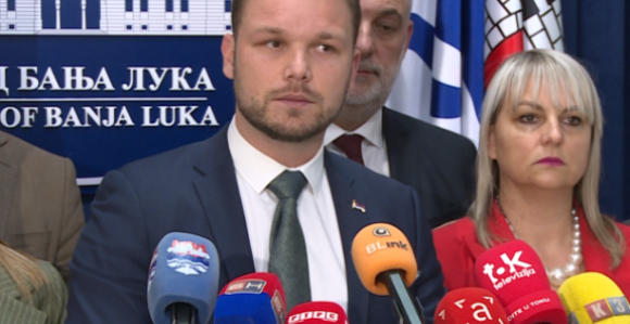 Апсурд, директор најављује штрајк запослених радника