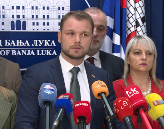 Апсурд, директор најављује штрајк запослених радника