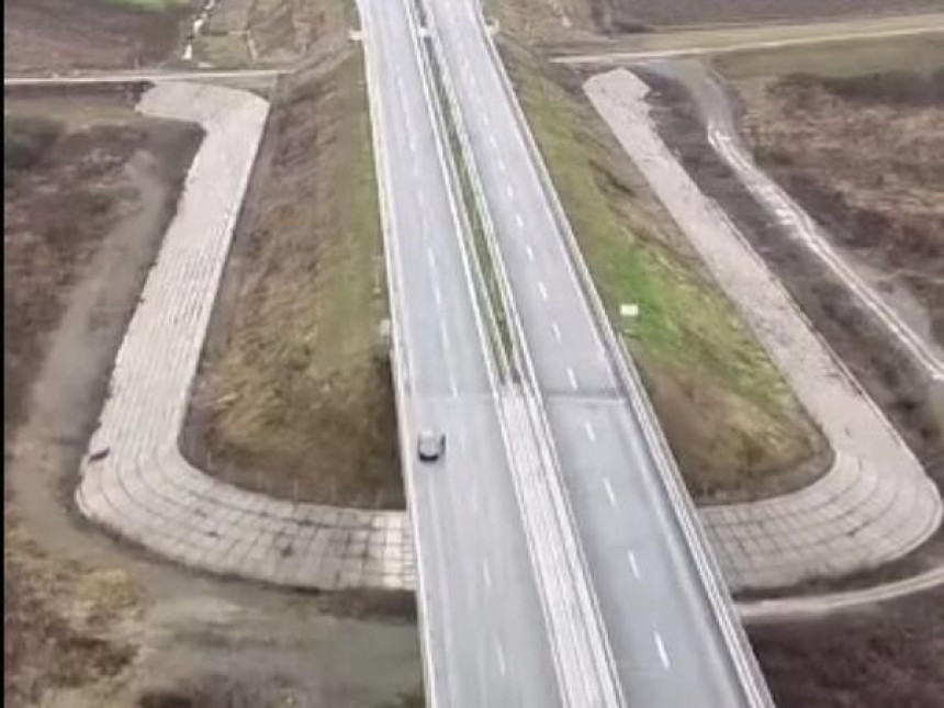 Медији шокирани насипом са усташким знаком у Српској