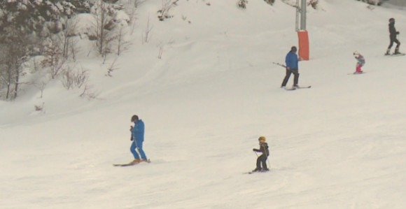 Danas pretežno sunčano, poslije podne oblačno