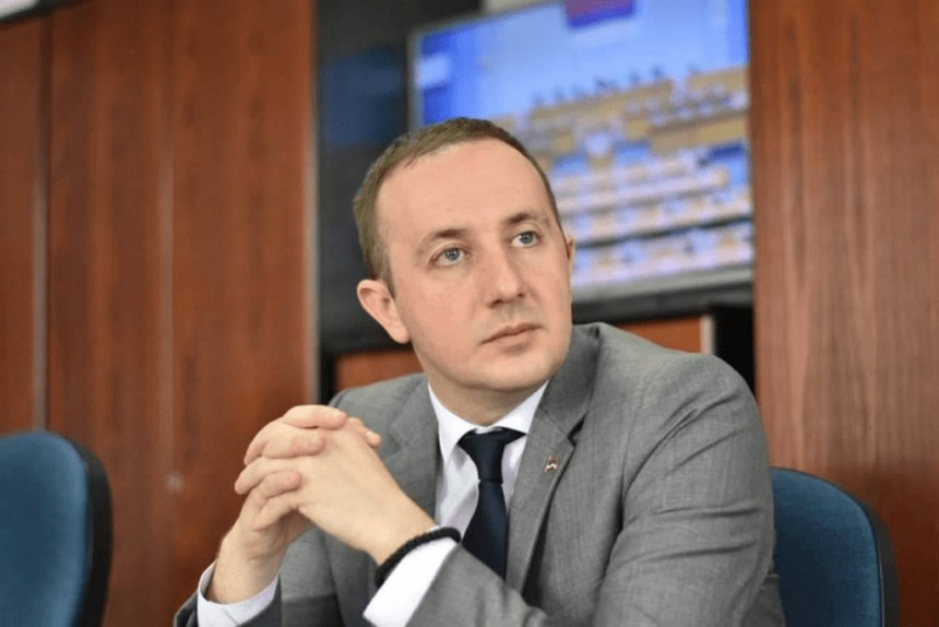 Због Сердарова грађани остали без 240 милиона КМ