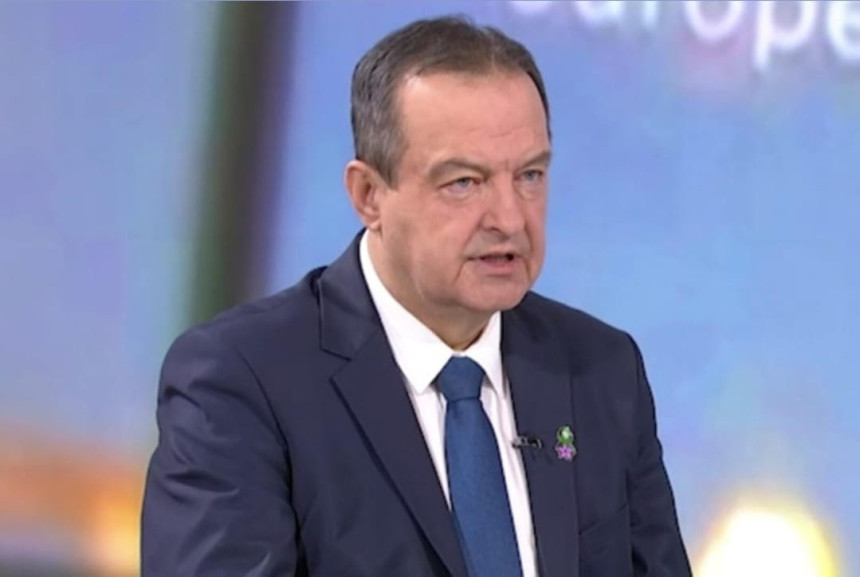 Министар полиције Ивица Дачић хитно пребачен у болницу, прикључен на апарате